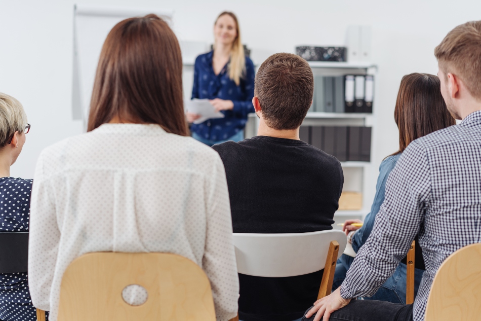 Für den Arbeitgeber kommt es darauf an, einen Einblick in die konkrete Arbeitsweise der Kandidaten zu bekommen Vorstellung bei einem Assessment Seminar