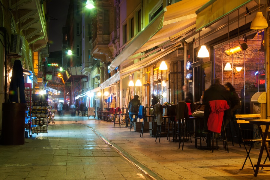 Ähnlich wie im Immobilienbereich spielt der Standort eines gastronomischen Betriebes eine enorme Rolle Innenstadt mit Kneipe - Eigene Bar eröffnen