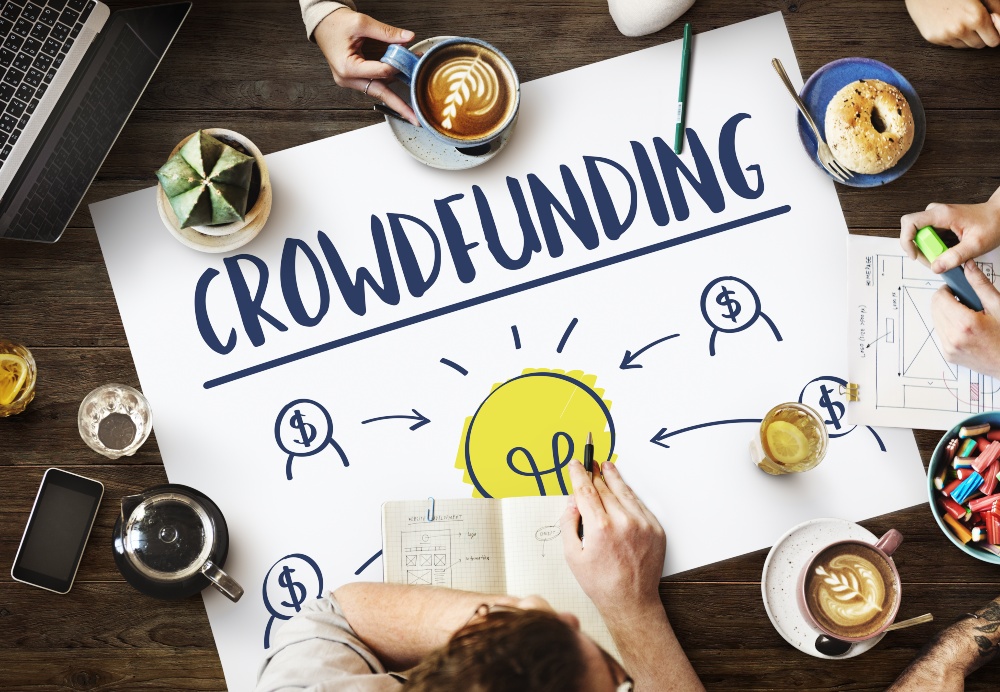 Beim Crowdfunding ist die Idee, dass sich viele Finanzierer mit einem kleinen Betrag beteiligen Crowdfunding, Symbolbild - Selbstständig machen ohne Eigenkapital
