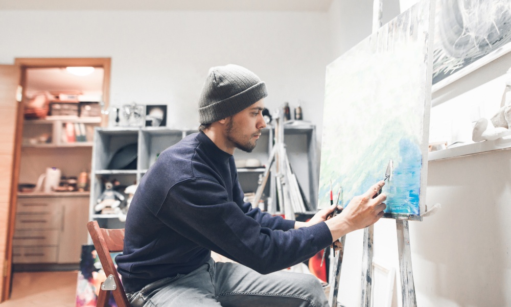 Junger Maler - Selbstständig machen ohne Eigenkapital mit einem Hobby