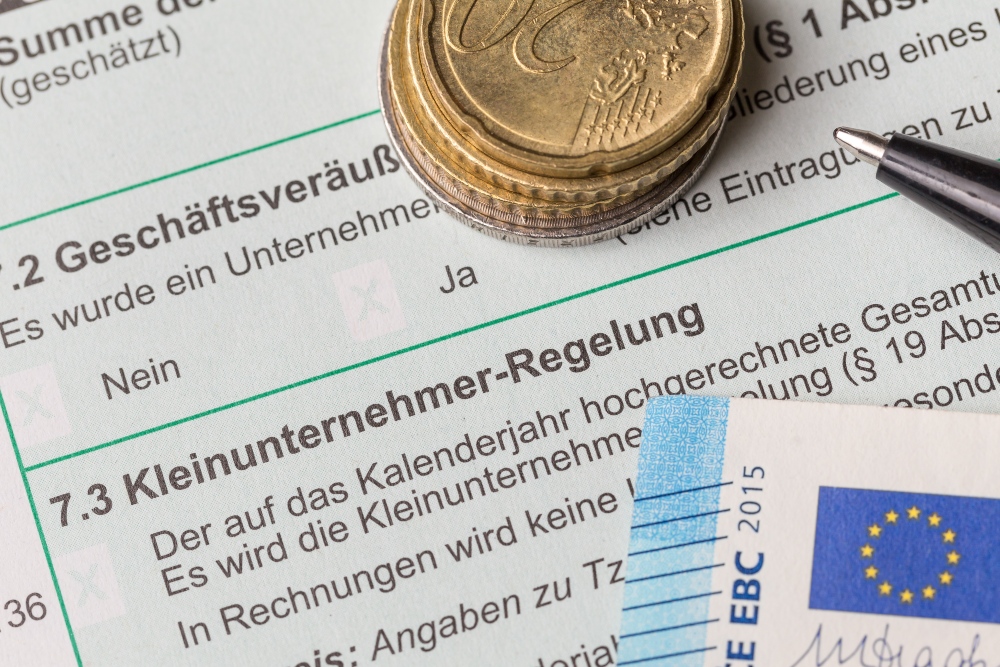 Nach der Gewerbeanmeldung folgt der "Fragebogen zur steuerlichen Erfassung" Fragebogen mit Abschnitt zur Kleinunternehmer-Regelung